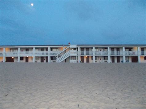 Outer banks motor lodge - Enjoy a family-friendly stay at this OBX motel with oceanfront, poolside, efficiency and pet friendly rooms. Renovated in 2022, the Outer Banks Motor Lodge offers a pool, picnic and playground area, and convenient amenities. 
